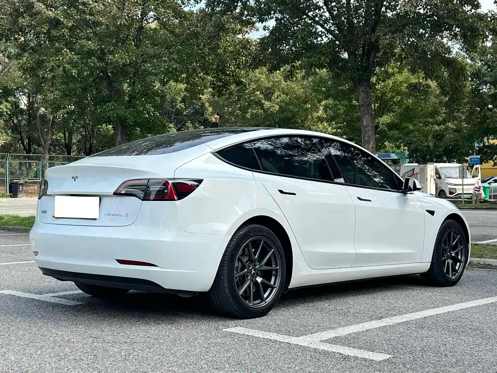 Tesla Model 3 2022 — фото 9