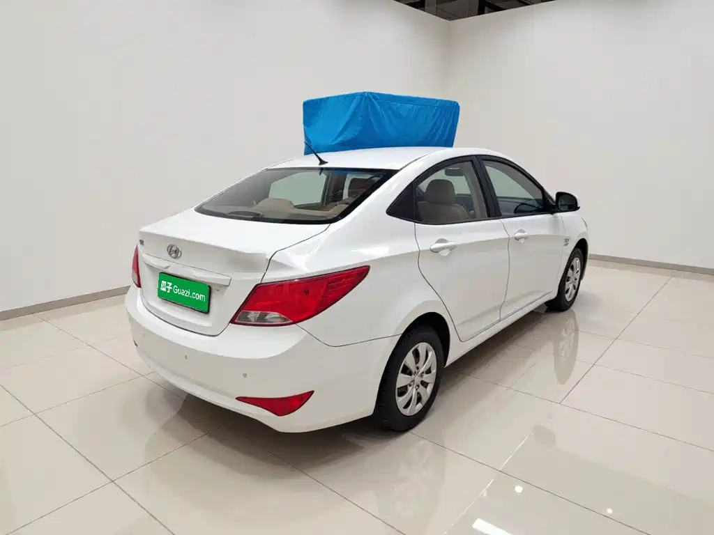 Hyundai Accent 2015 — фото 4