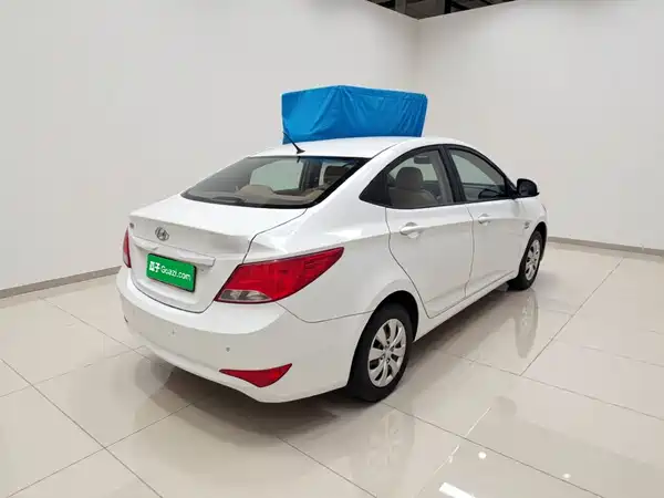 Hyundai Accent 2015