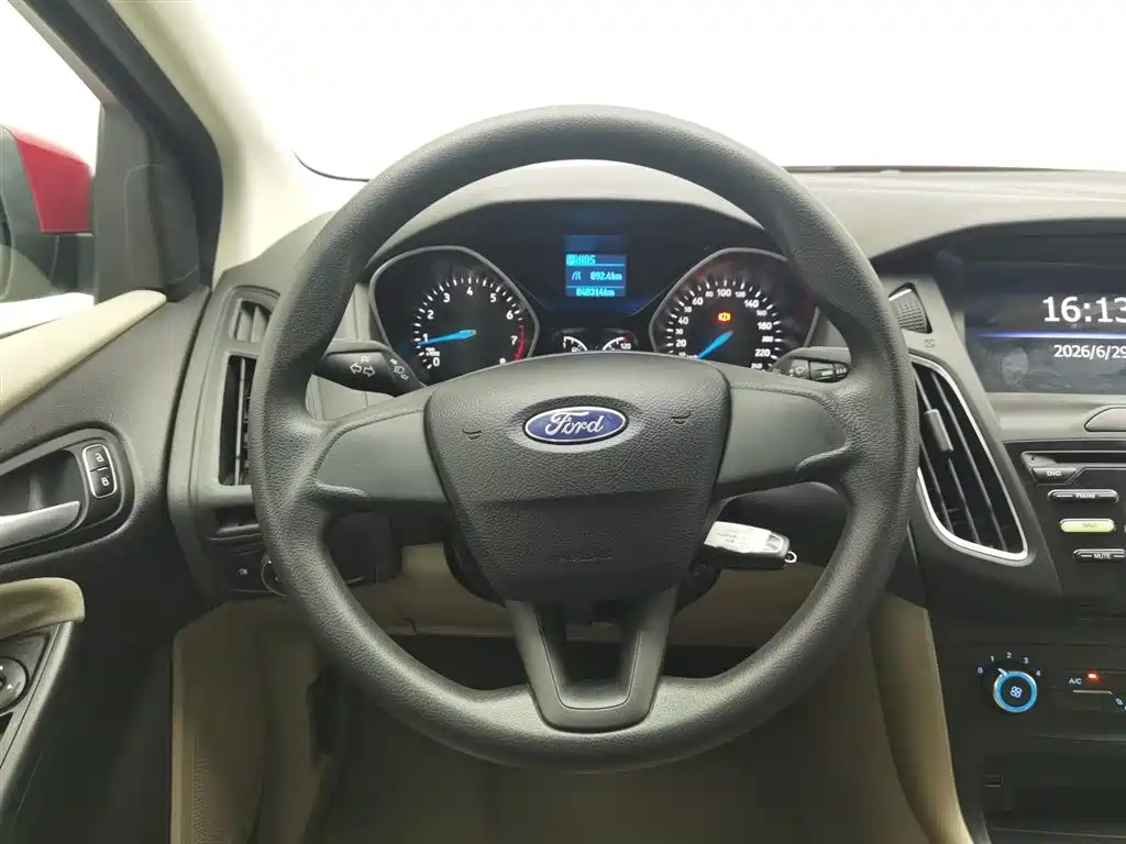 Ford Focus 2018 — фото 11