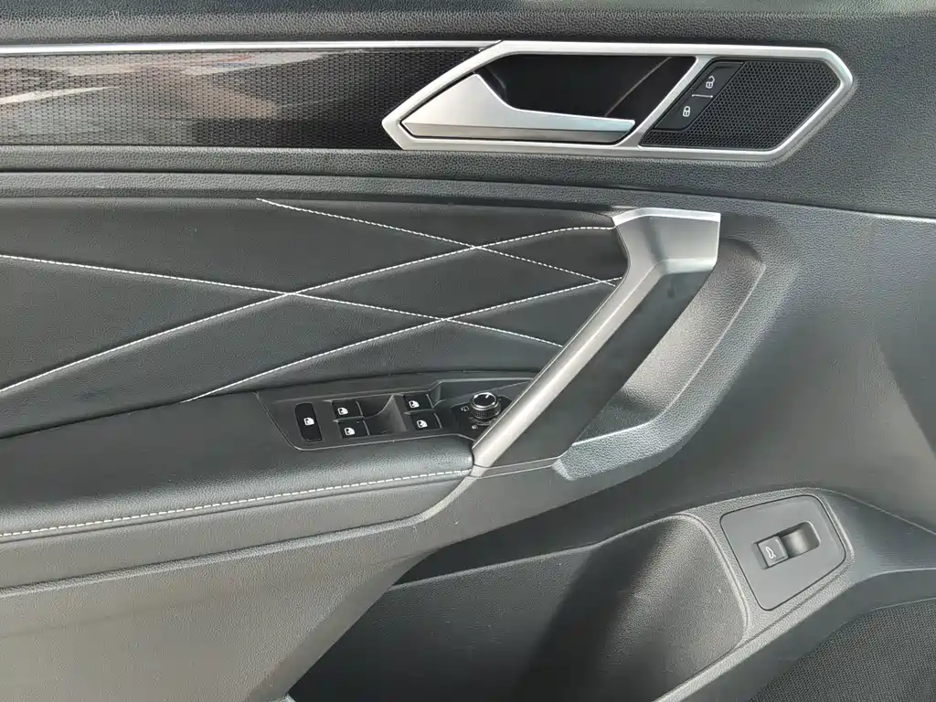 Volkswagen Tiguan L 2022 — фото 13