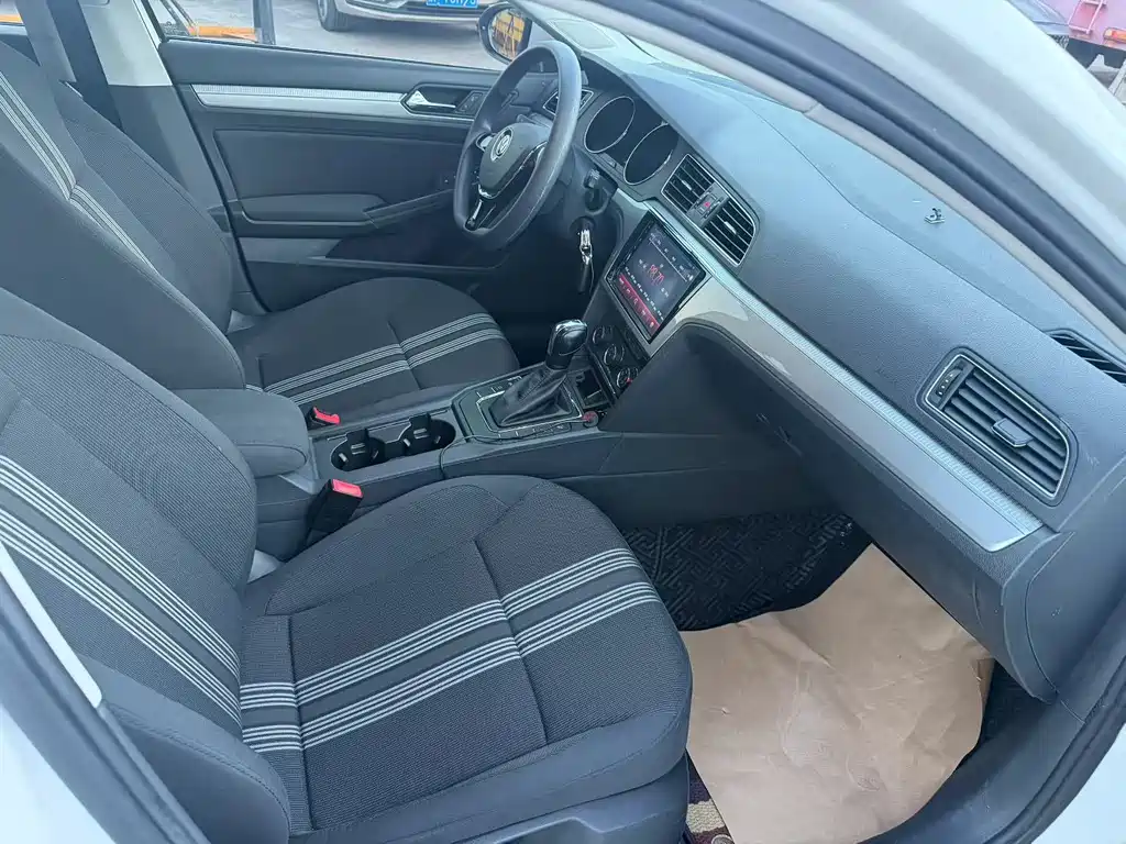 Volkswagen Lamando 2017 — фото 4