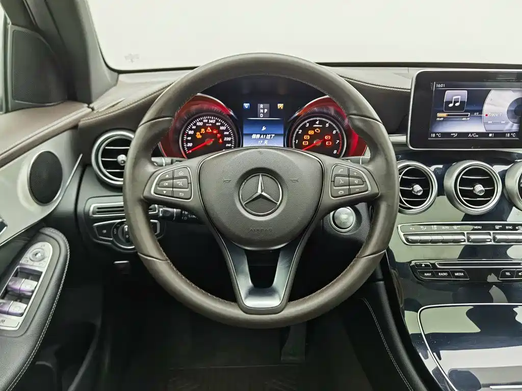 Mercedes-Benz GLC 2017 — фото 11