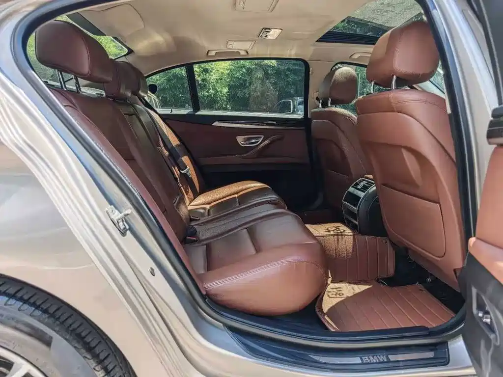 BMW 5 Series 2015 — фото 23