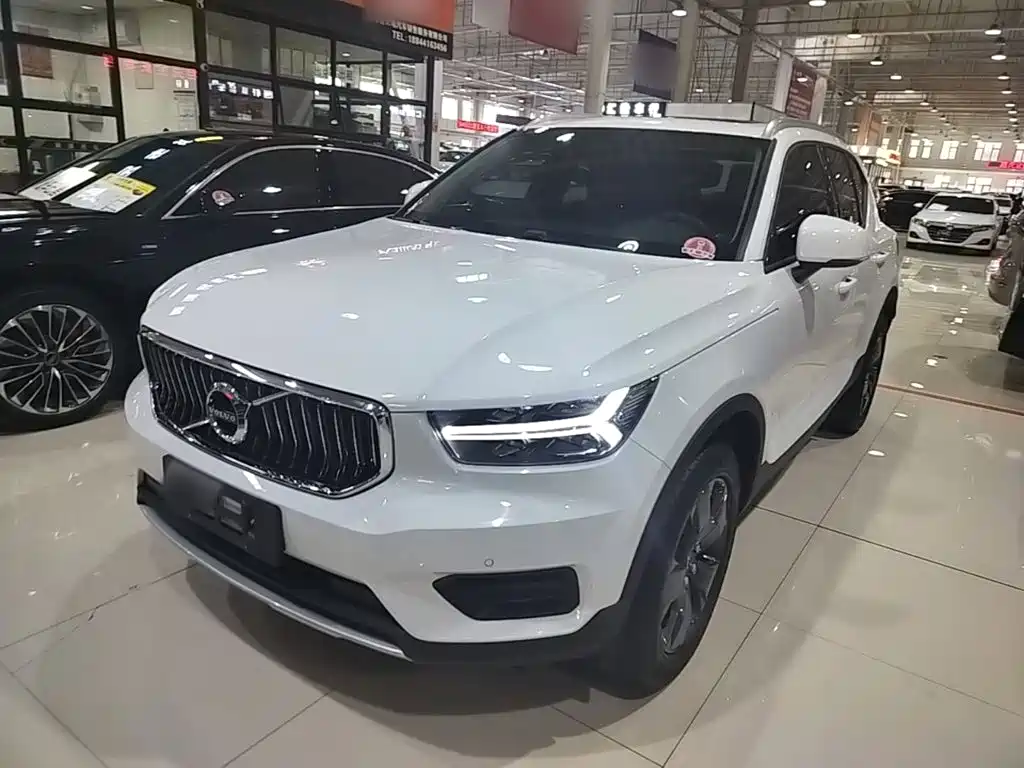Volvo XC40 2022 — фото 2