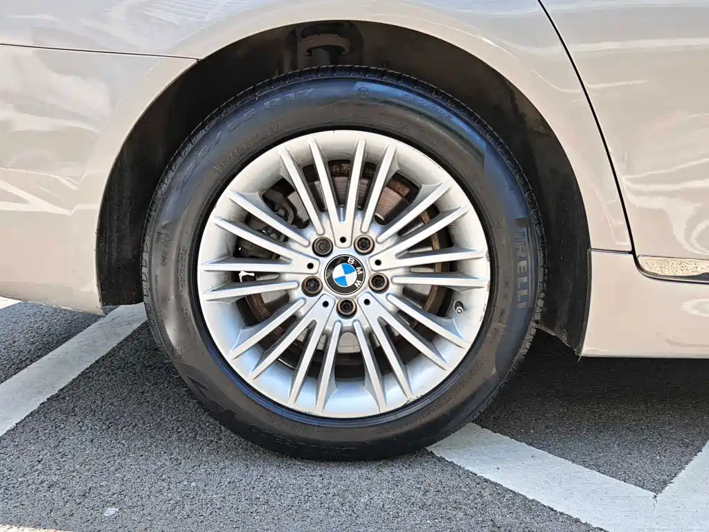 BMW 5 Series 2015 — фото 27
