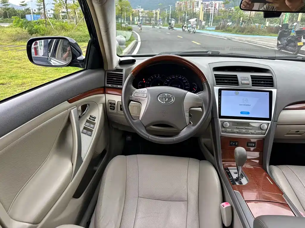 Toyota Camry 2015 — фото 18