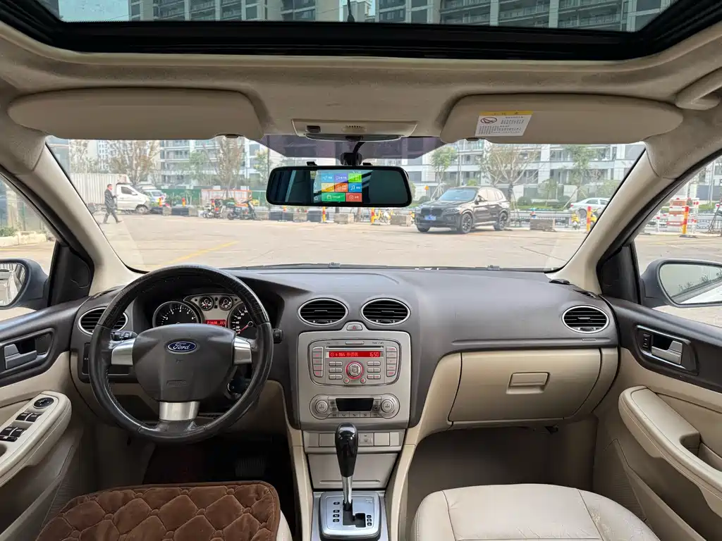 Ford Focus 2015 — фото 10