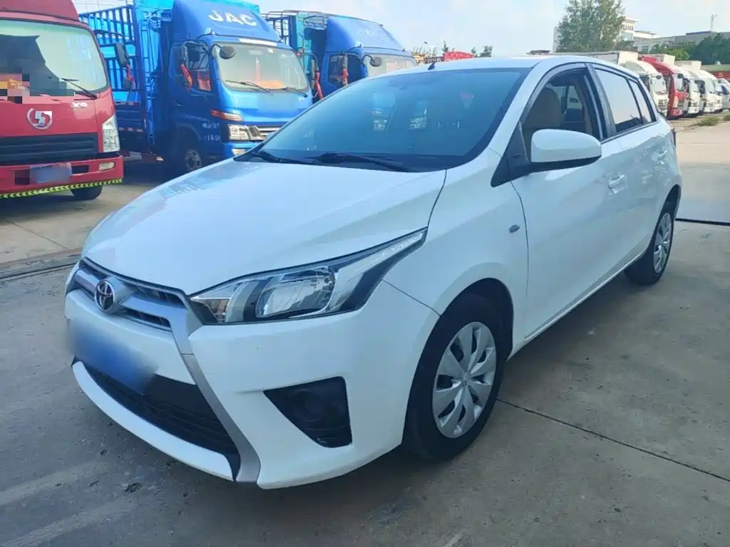 Toyota Yaris L 2015 — фото 2