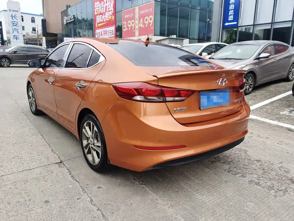 Hyundai Elantra 2016 — фото 9