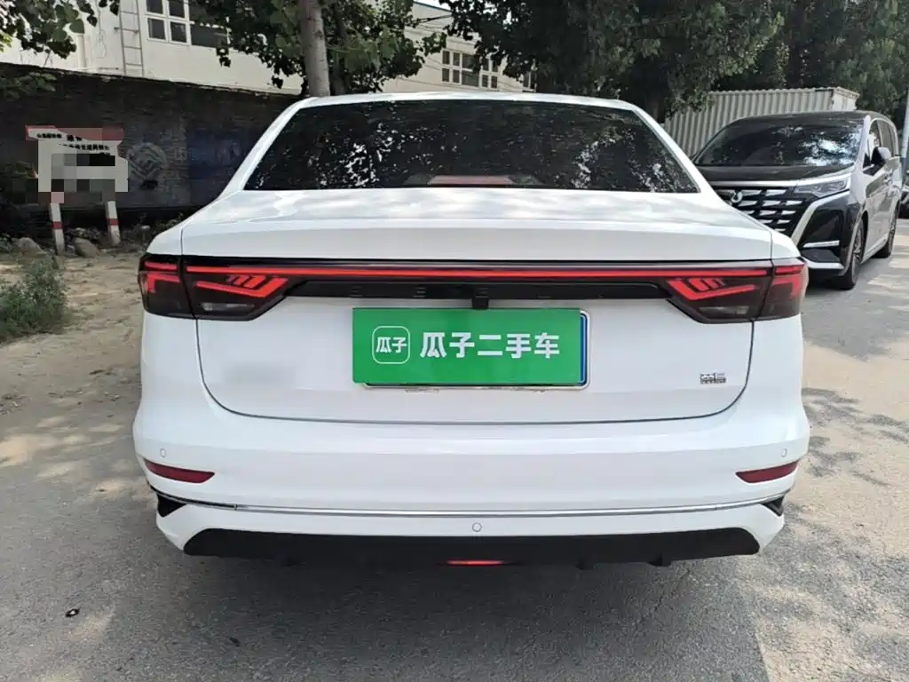 Geely Emgrand 2024