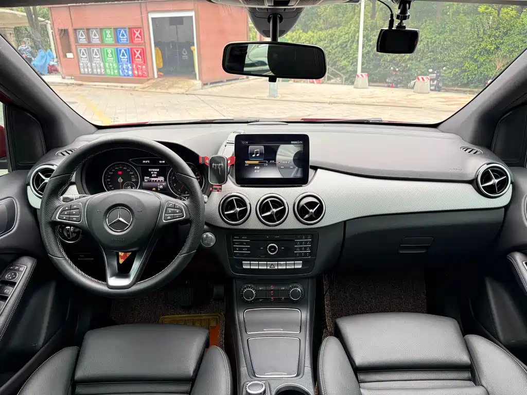 Mercedes-Benz B-Class 2017 — фото 19