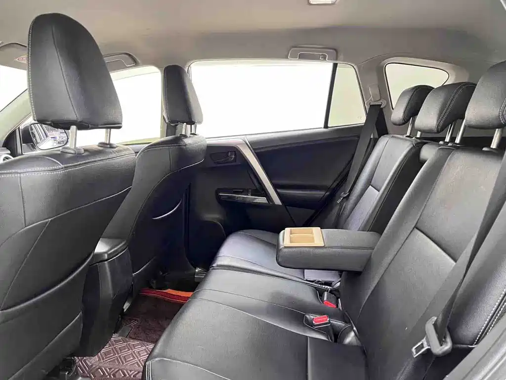 Toyota RAV4 2019 — фото 10