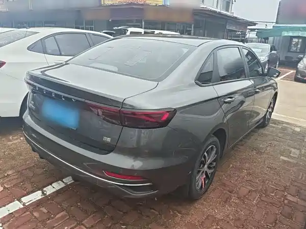 Geely Emgrand 2023