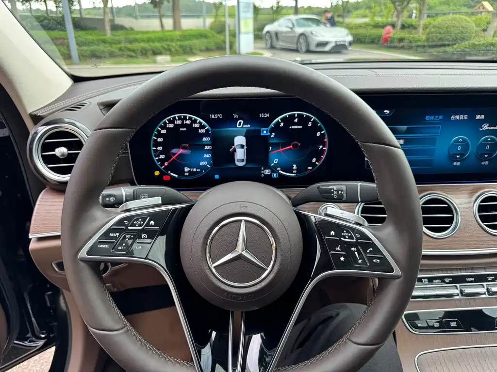 Mercedes-Benz E-Class 2022 — фото 11