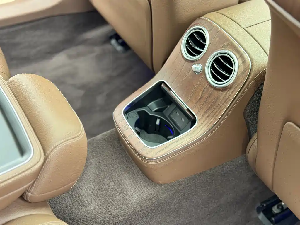 Mercedes-Benz E-Class 2022 — фото 32