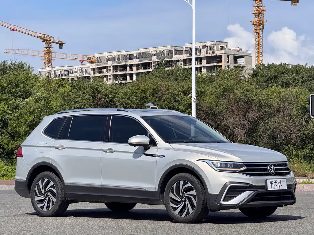 Volkswagen Tiguan L 2023