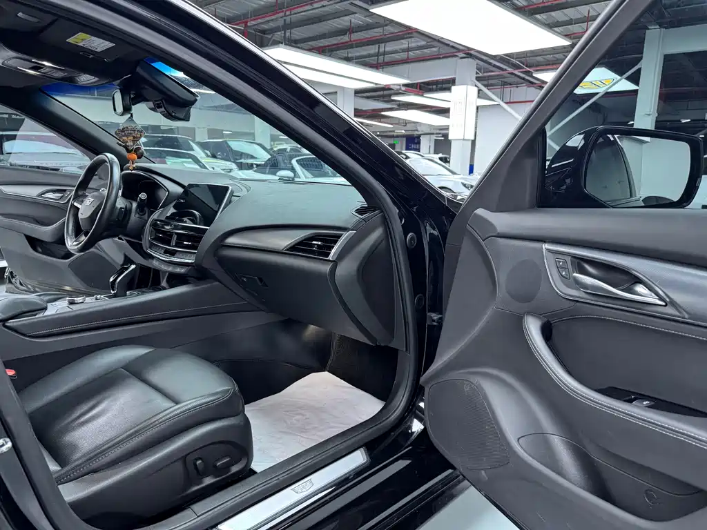 Cadillac CT5 2023 — фото 12