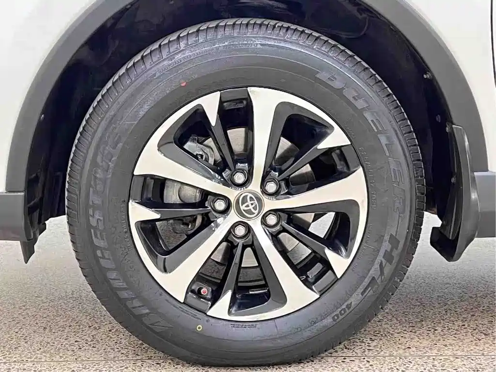 Toyota RAV4 2019 — фото 4