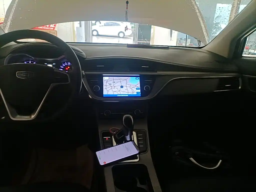 Geely Emgrand GS 2018 — фото 13