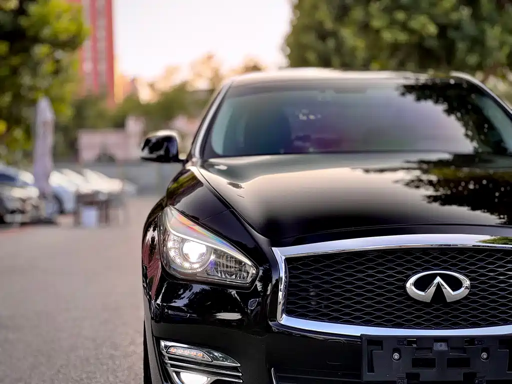 Infiniti Q70 2016 — фото 26