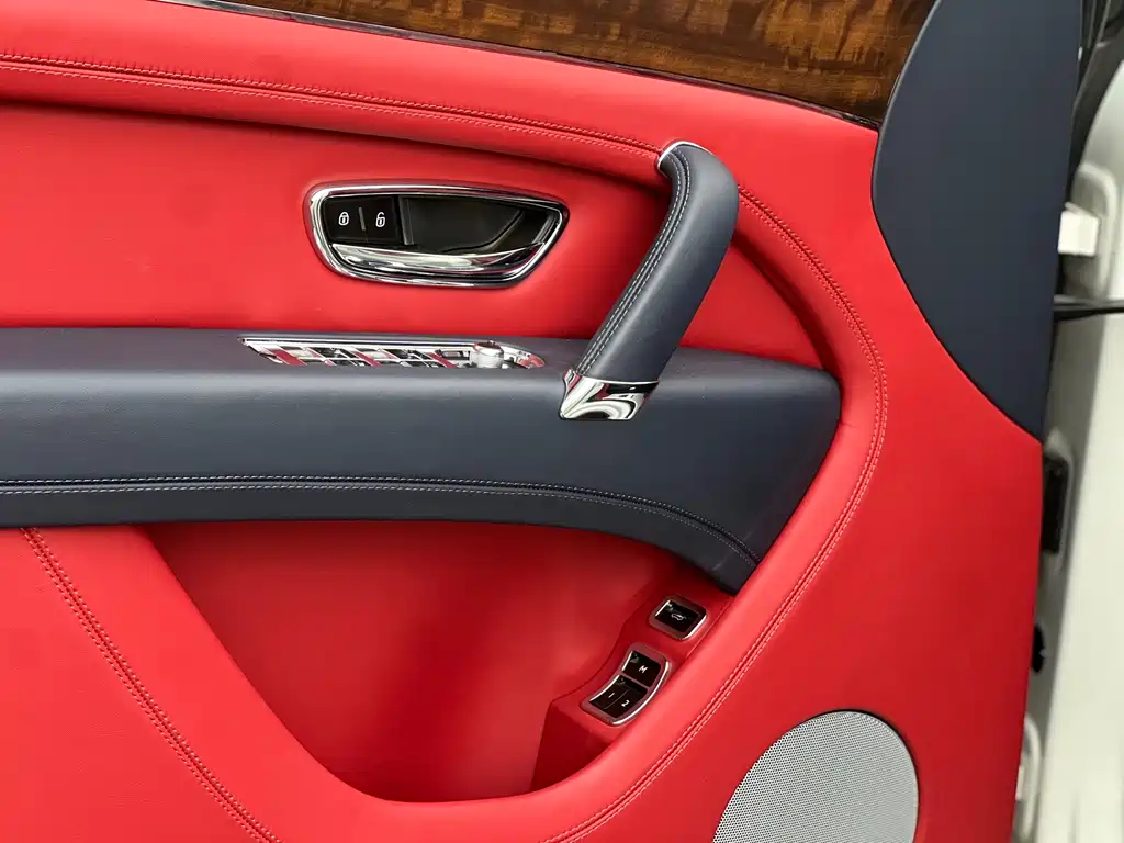 Bentley Bentayga 2020 — фото 14