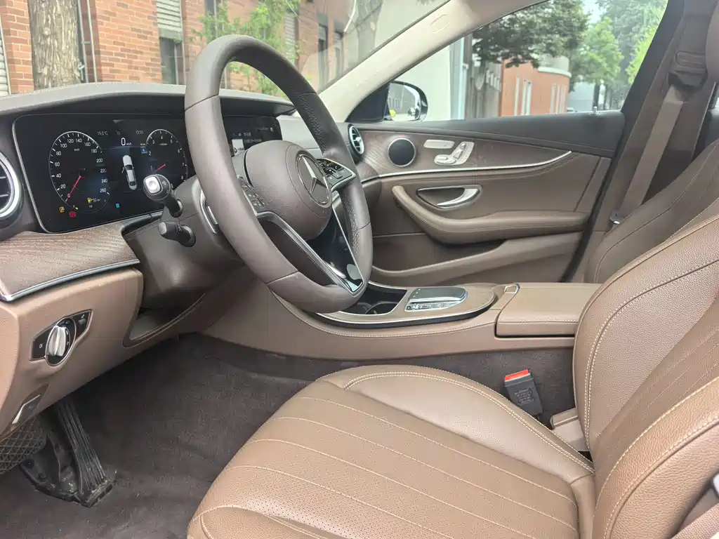 Mercedes-Benz E-Class 2023 — фото 11