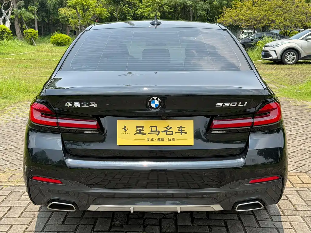 BMW 5 Series 2022 — фото 16