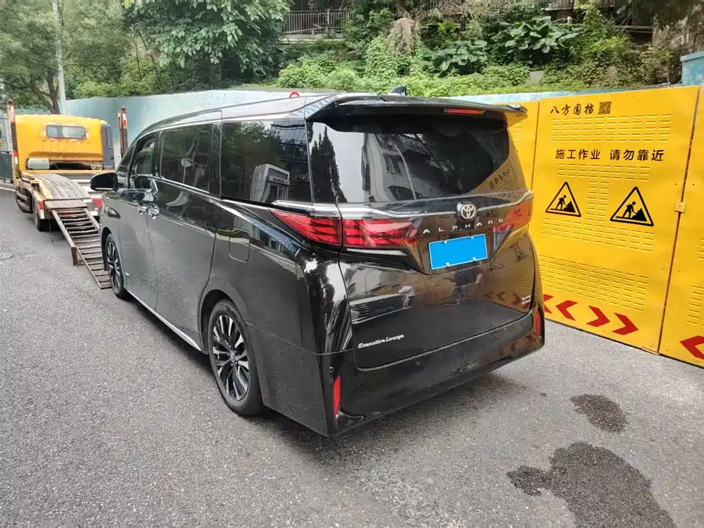 Toyota Alphard 2024 — фото 2