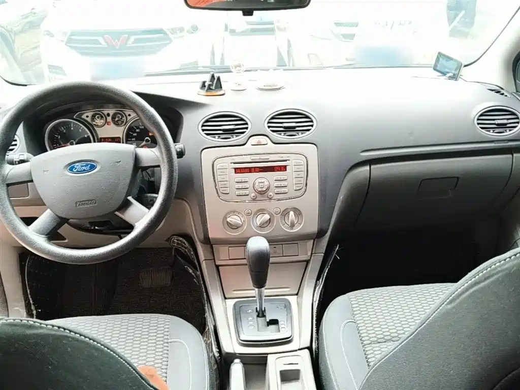 Ford Focus 2015 — фото 10
