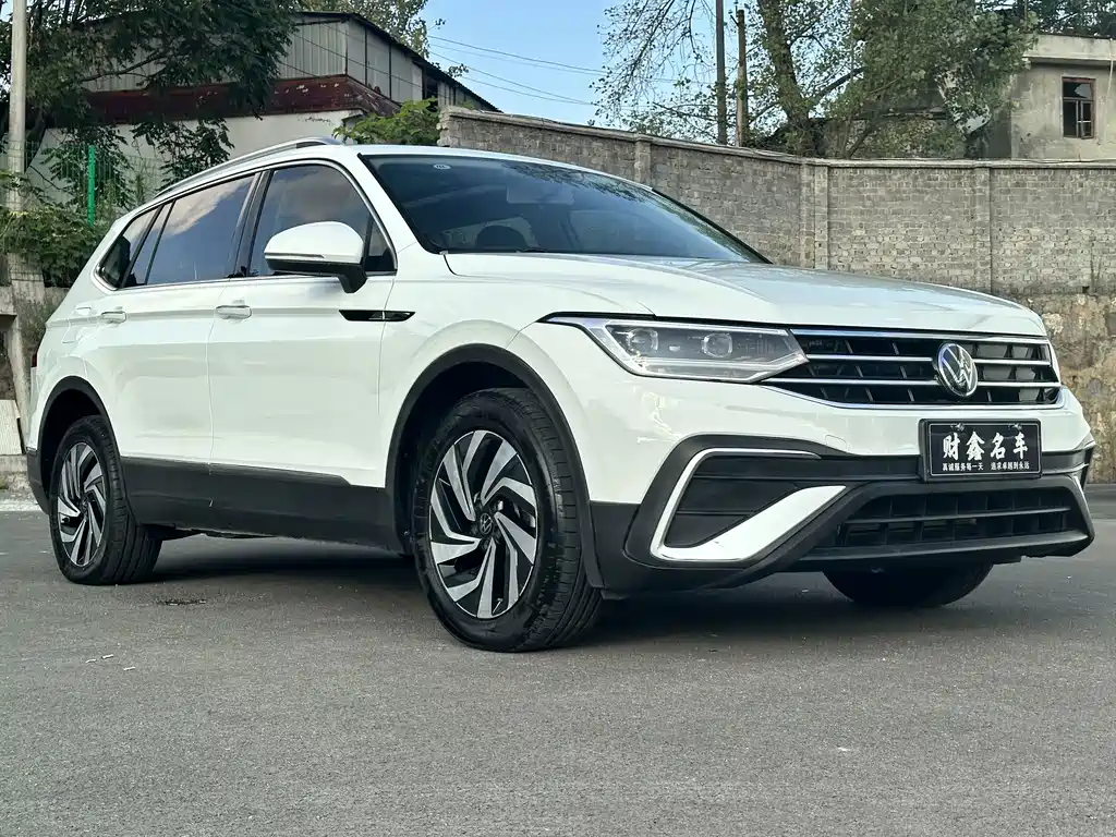 Volkswagen Tiguan L 2023 — фото 3