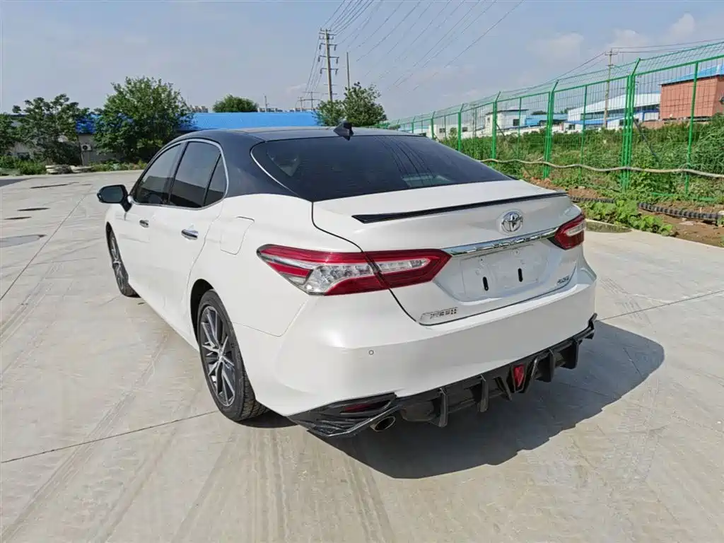 Toyota Camry 2022 — фото 5