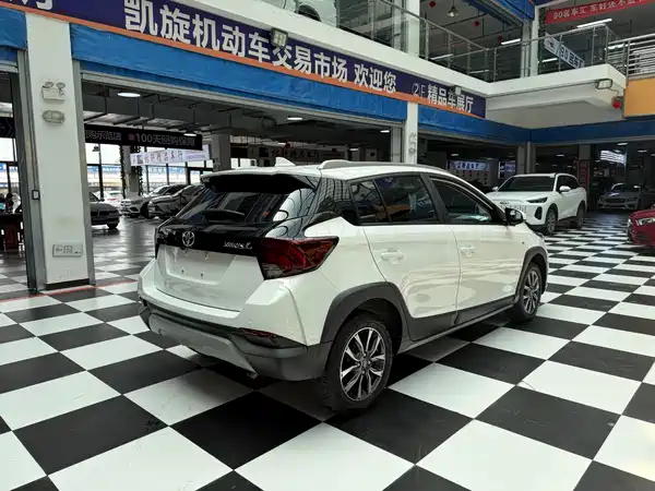 Toyota Yaris L 2022