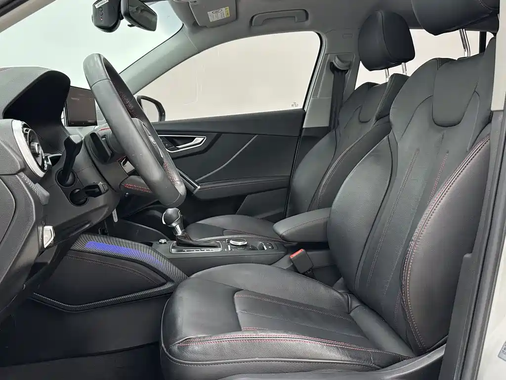 Audi Q2L 2023