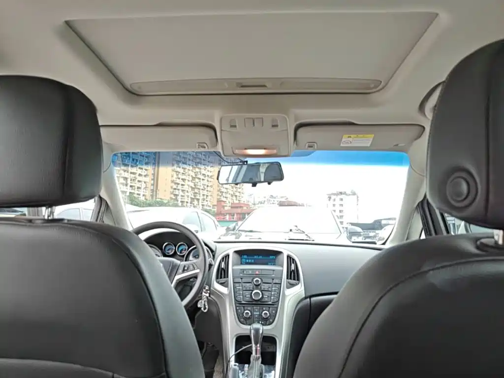 Buick Excelle 2015 — фото 18