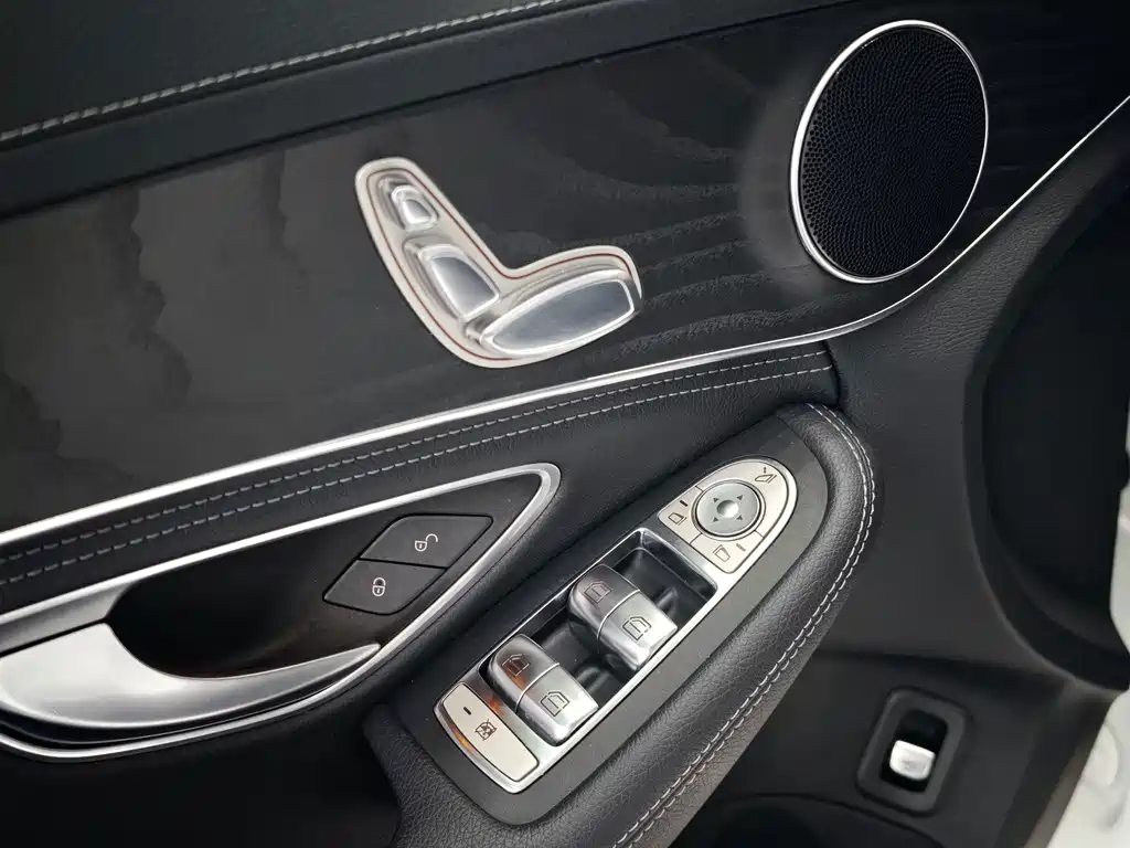 Mercedes-Benz C-Class 2019 — фото 19