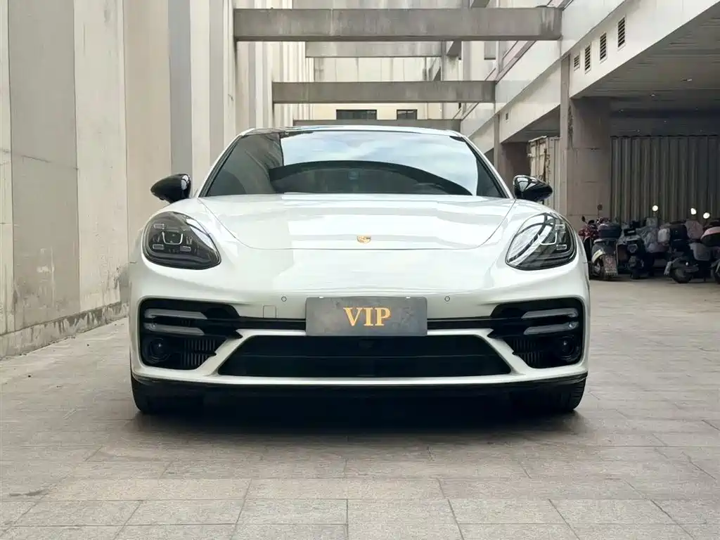 Porsche Panamera 2021