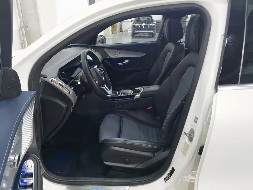Mercedes-Benz EQC 2020 — фото 10