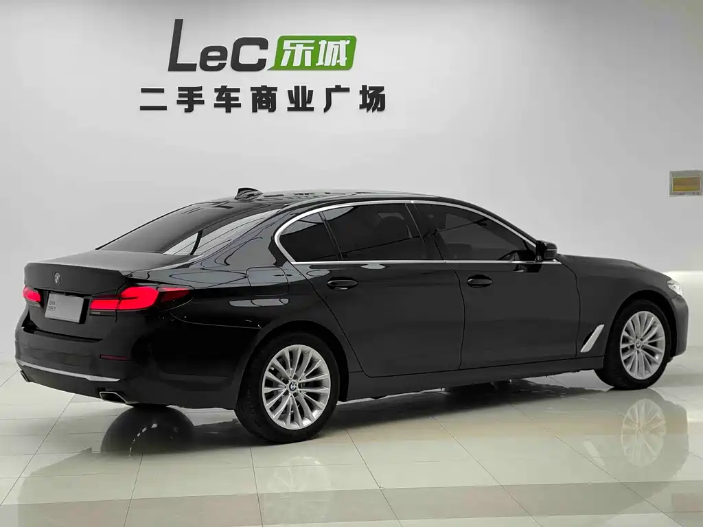BMW 5 Series 2021 — фото 15