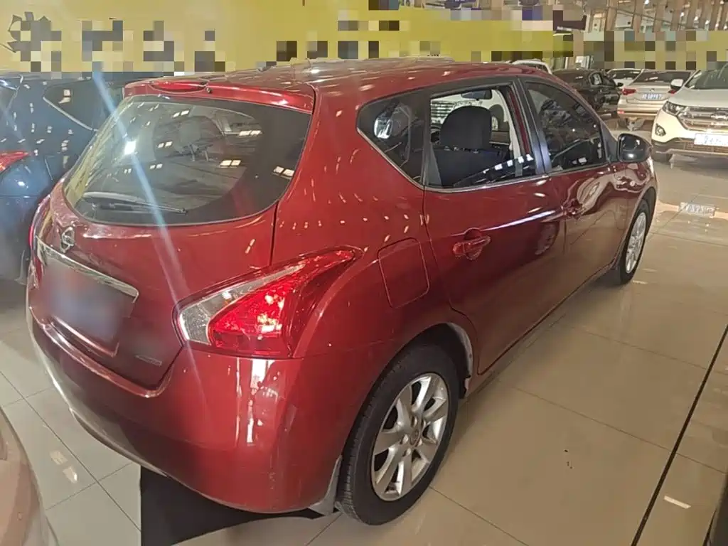 Nissan Tiida 2015