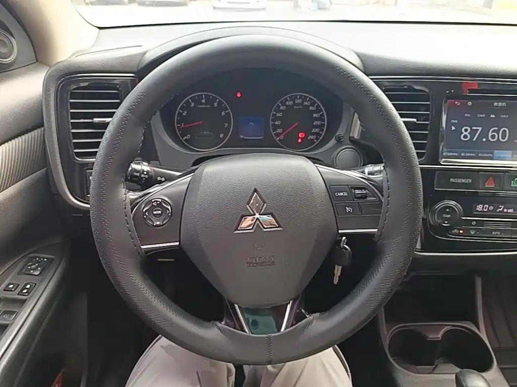 Mitsubishi Outlander 2016 — фото 11