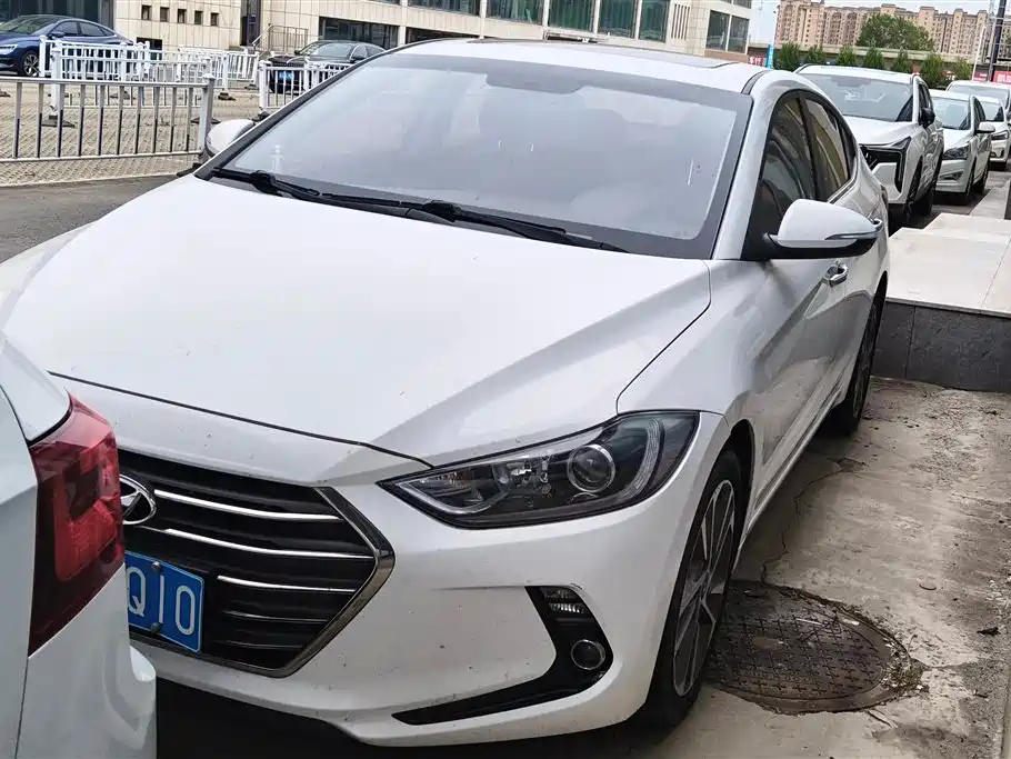 Hyundai Elantra 2016 — фото 2