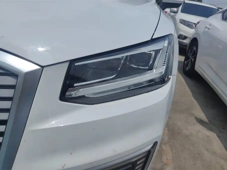 Audi Q2L E-Tron 2020