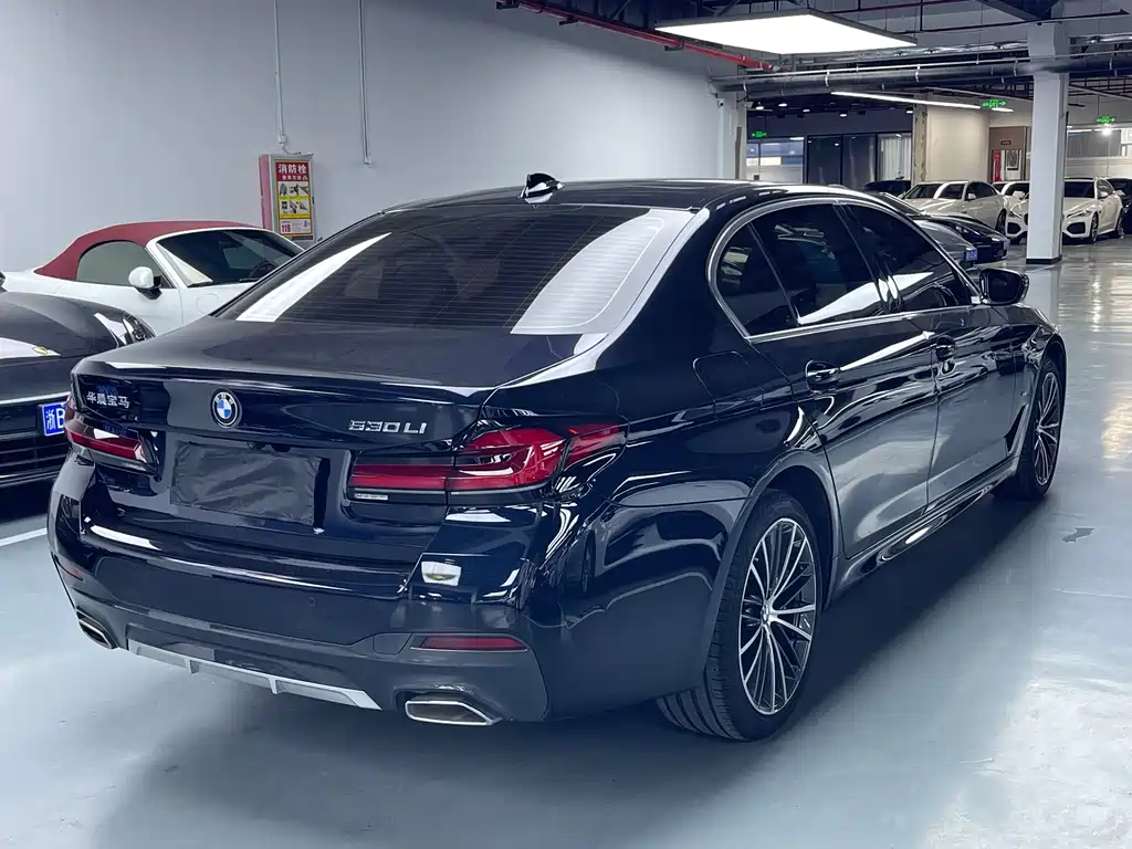 BMW 5 Series 2022 — фото 17