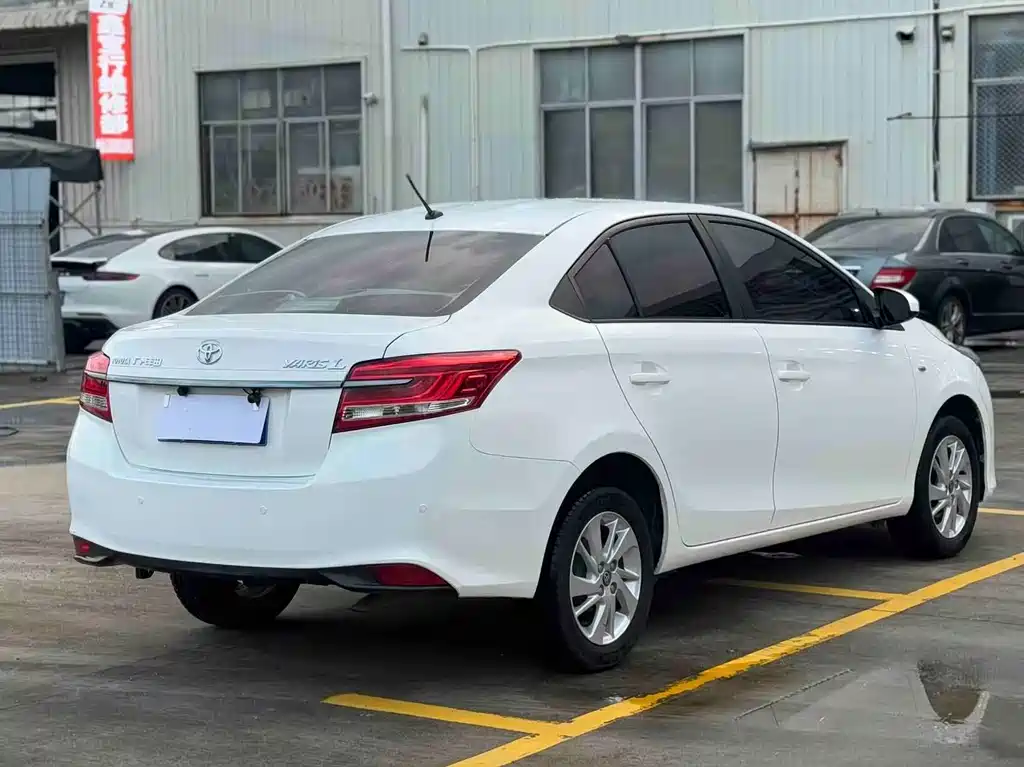 Toyota Yaris L 2017