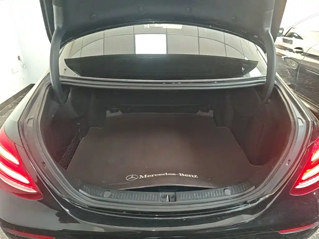 Mercedes-Benz E-Class 2020 — фото 12