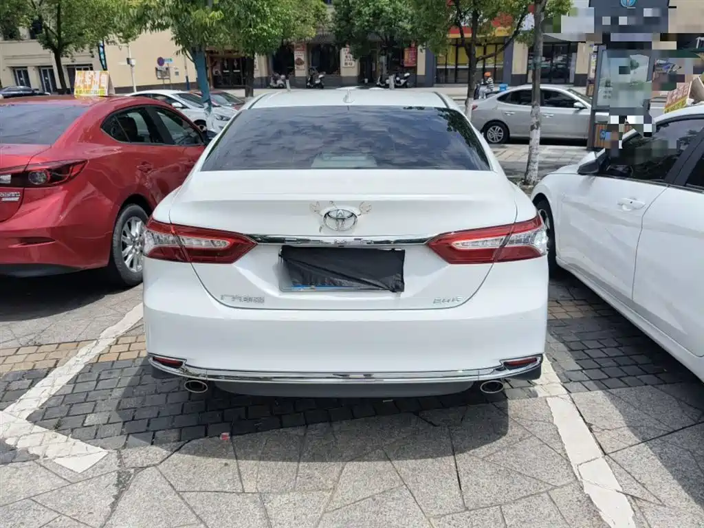 Toyota Camry 2023 — фото 7