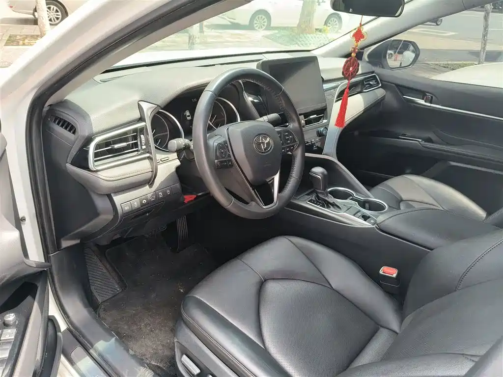 Toyota Camry 2023 — фото 10