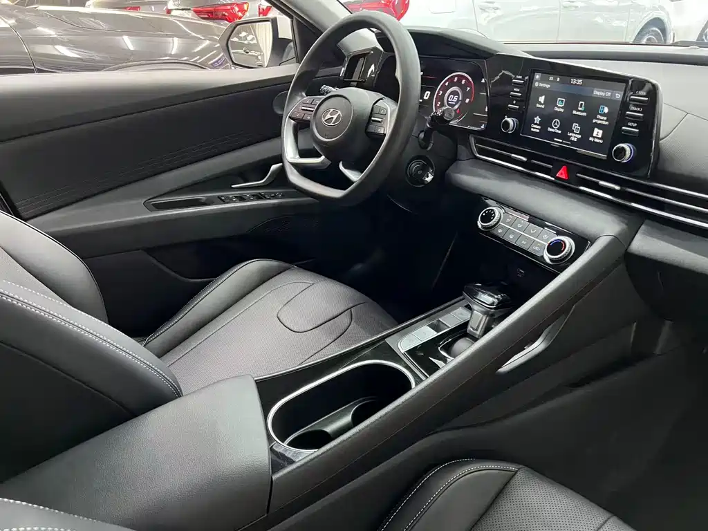Hyundai Elantra 2023 — фото 20