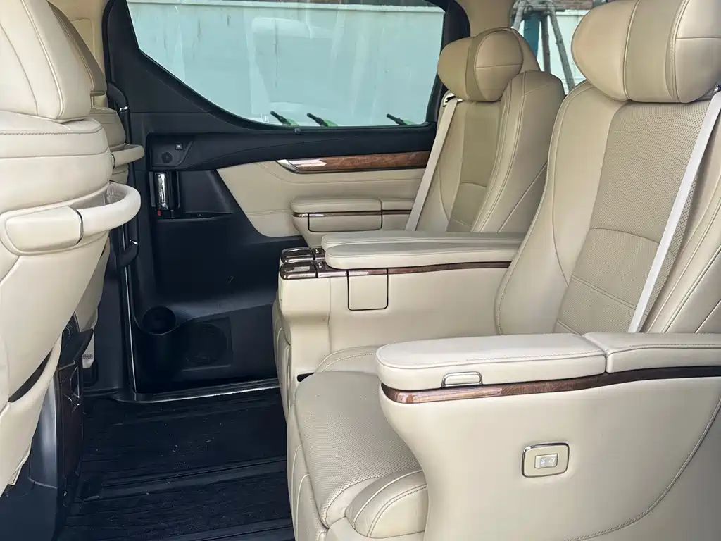 Toyota Alphard 2017 — фото 6